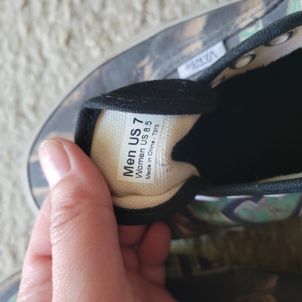 Vans - Picture 2 of 4